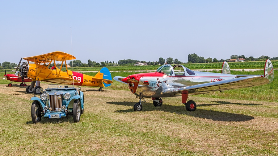 Two old vintage planes and one vintage car